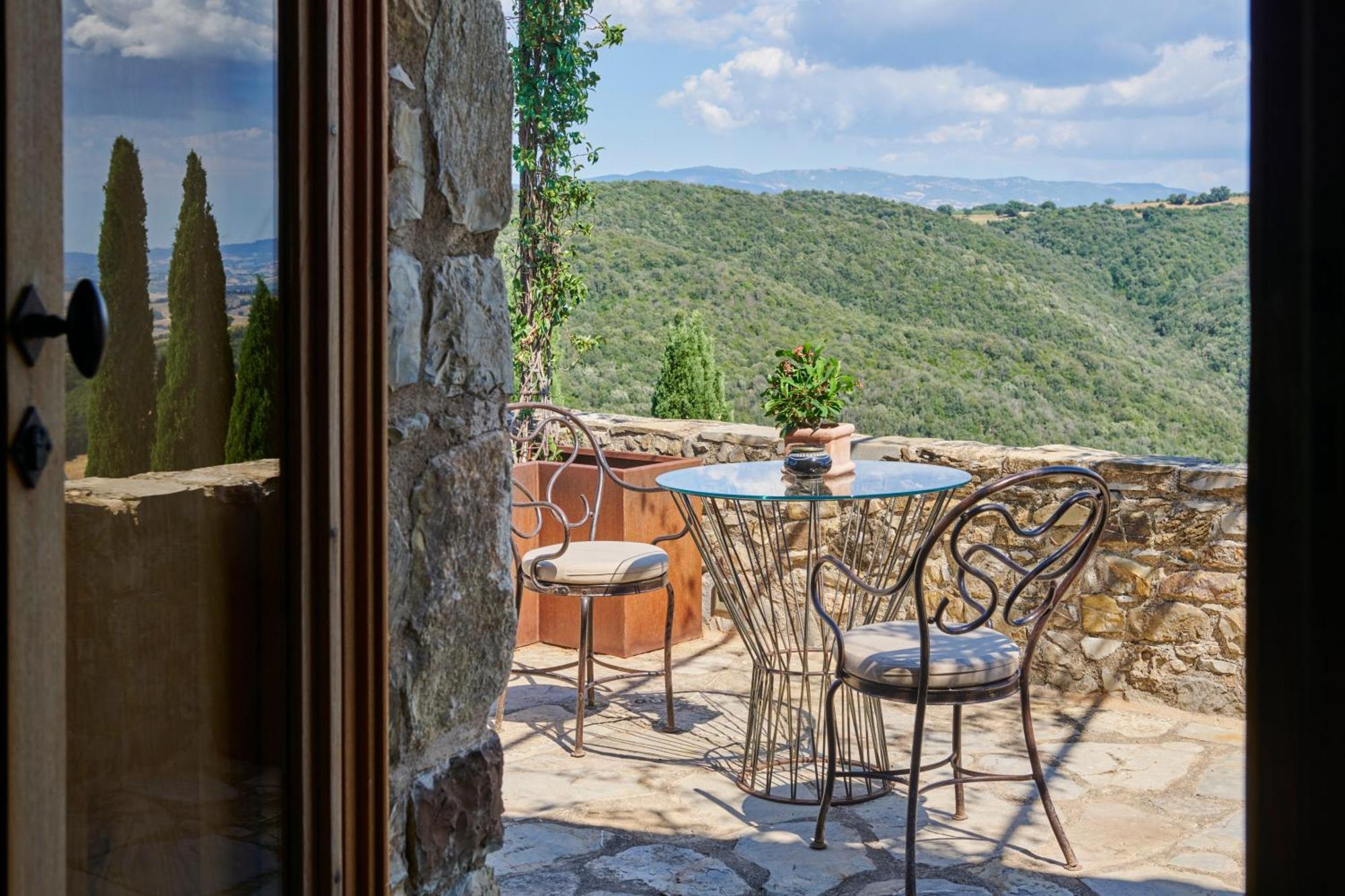 Castello Di Vicarello Villa Sasso dʼOmbrone Стая снимка